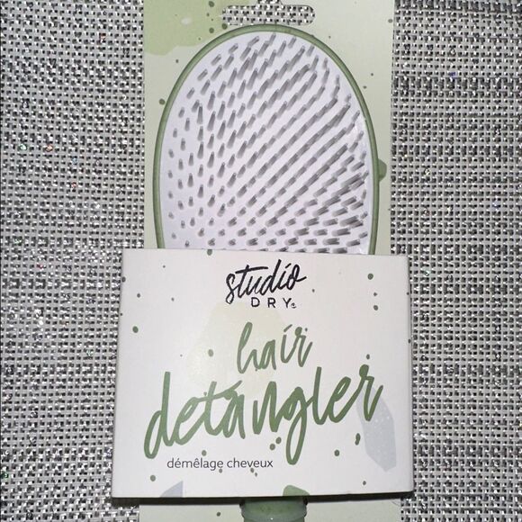 Studio Dry Sage Green White Detangling Hair Brush - Picture 2 of 7